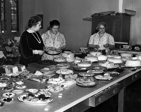 Tehachapi bake-off. And the winner is... Photo courtesy LAPL.